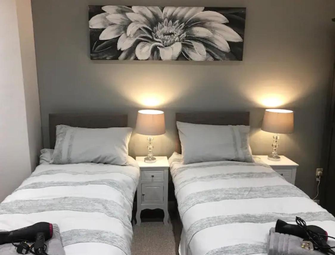 Executive Apartments Free On-Site Parking, 2 En-Suites, Sleeps 4, Swindon Exterior foto