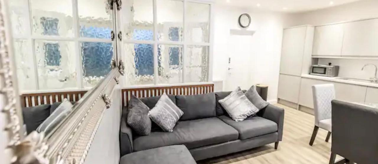 Executive Apartments Free On-Site Parking, 2 En-Suites, Sleeps 4, Swindon Exterior foto